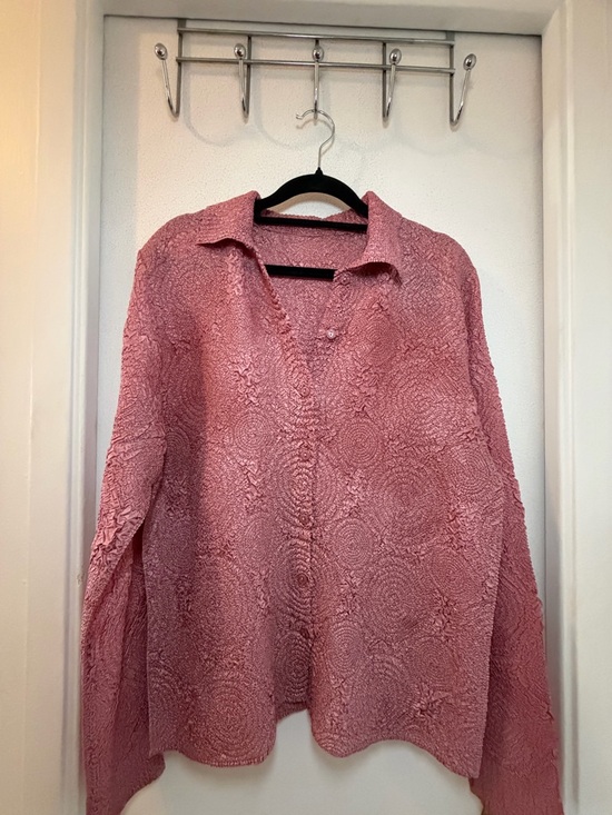 Tops - Textured Long Sleeve Button-Front Top in Dusty Rose